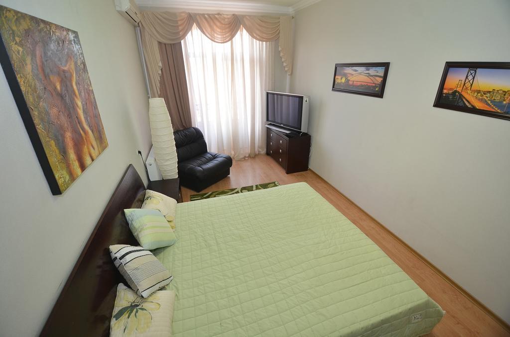 Apartments In The City Center On Sobornaya Street 尼古拉耶夫 客房 照片